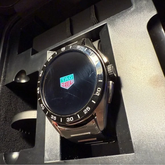 TAG Heuer E4 45mm Connected Smartwatch - Picture 8 of 16